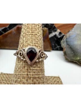 Vintage Red Garnet Teardrop Sterling Silver Stamped 925 Ring